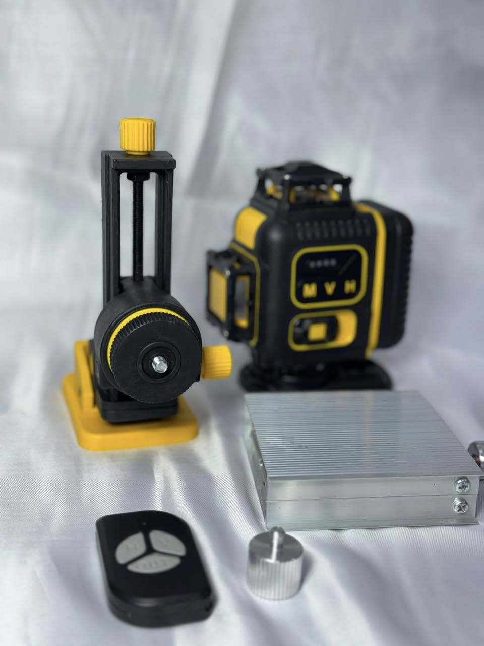 للبيع: ميزان ليزر احترافي
✔️ خطوط ليزر أفقية وعمودية دقيقة
✔️ أزرار للتحكم بالوضعيات (H / V / M)
✔️ مؤشرات LED لحالة البطارية والتشغيل
✔️ تصميم قوي ومتين مناسب للبناء والديكور
✔️ إمكانية تثبيته على حامل (Tripod)

📦 الجهاز جديد مع كامل ملحقاته
💰 السعر: 75,000

تواصل خاص او واتساب ‪+964 773 766 0452‬


**إذا كنت صاحب هذا الإعلان وتريد حذفه لأي سبب، رجاءا أرسل رسالة إلى الدعم الفني**