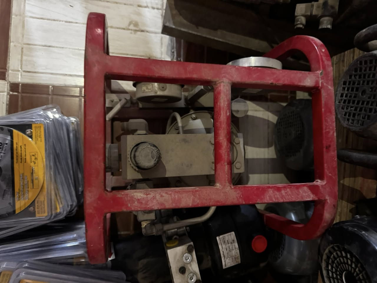 🛠️ متوفر الآن 🛠️
مجموعة ماطورات كير بوكس + مضخات ماء + مضخات هايدروليك 
✅ مضخات ماء قوية لتوفير تدفق مستمر وموثوق
✅ مضخات هايدروليك صناعية عالية التحمل لعمر أطول
✅ تصميم عملي وصيانة سهلة
✅ أداء ثابت حتى في الاستخدام المستمر

💰 الأسعار: منافسة  للمشاريع الصغيرة والكبيرة

📲 للتواصل والطلب:
***********
أو عبر الرسائل الخاص
