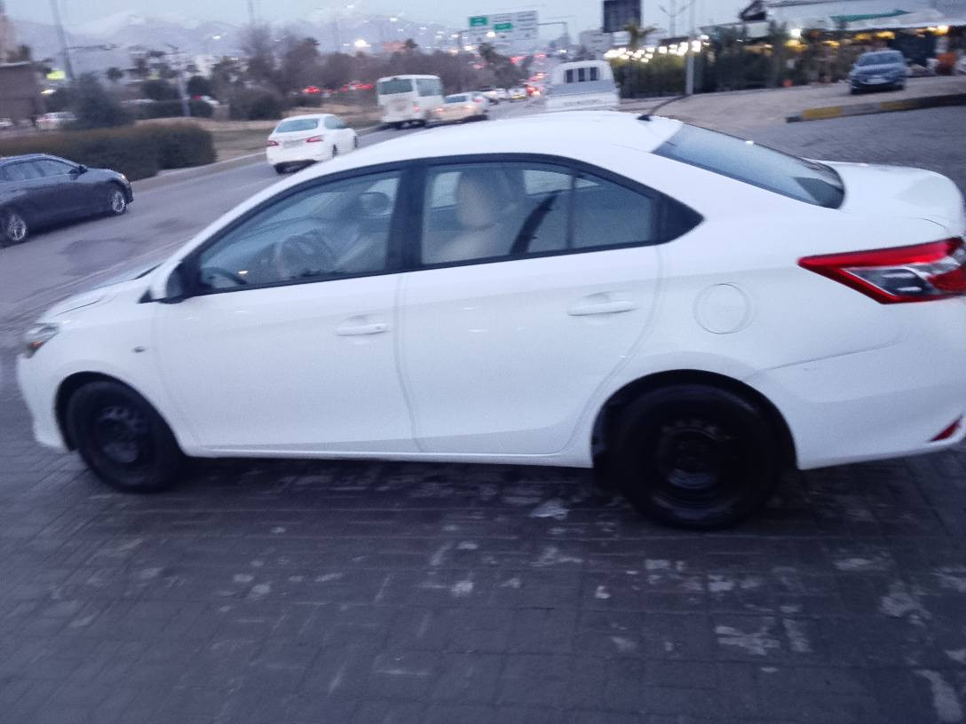 یاریس ٢٠١٥
سپی بەفری
ناوزەد 
شاشە 
مەکینە بچووک 
ڕێکوپێکە 
سێ پارچە بۆیاغ 
113 گەڵاو کەمێک مامەڵە 
سەنەوی بەسەر نەچووە 
*********** السليمانية, العراق
