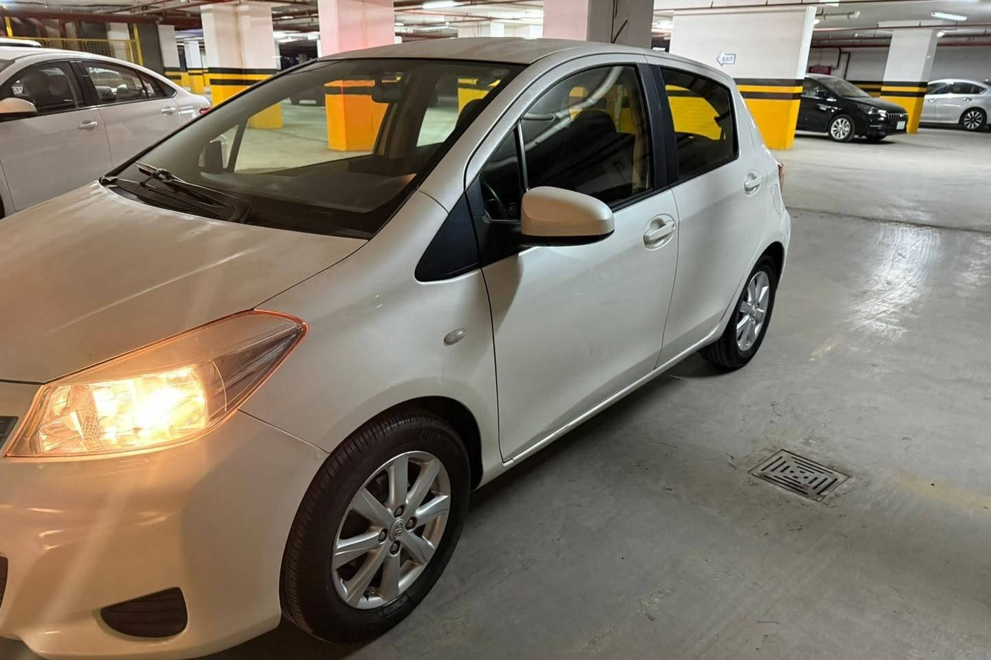 تۆیۆتا یارس 2013 گێر ئۆتۆماتیک 
بێ بۆیاخ 
دوو شوێنی بچوکی تعدیل 
5 ویل کەپ 
5 بالیفە 
چوار تایەی نوێی لەژێرە 
هیچ مەسرەفێکی تێدانیە 
نموونە لە جوانی و پاکی 
بۆنید و سەقفی کەمێک سپی بوەتە

سـعـر : لە کۆمێنت داوابکە ڕاستەوخۆ بۆت دێت 📥 

گێر و مەکیەنەی بەشەرت 
هیچ کێشەیەکی تێدا نییە 

ژمارەی خاوەنەکەی
***********
