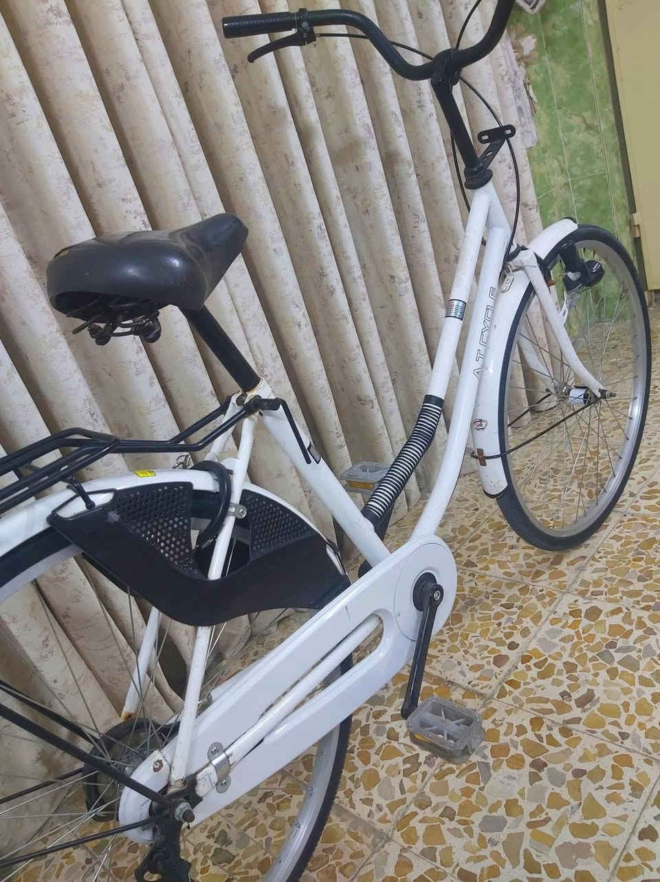 بايسكل بناتي حجم 26 موديل 2024 جاهز من كلشي بدون اي نقص نظافة 95/% 

السعر 100الف وبي مجال 

((العنوان/بغداد/البلديات)) رقم الهاتف ***********
