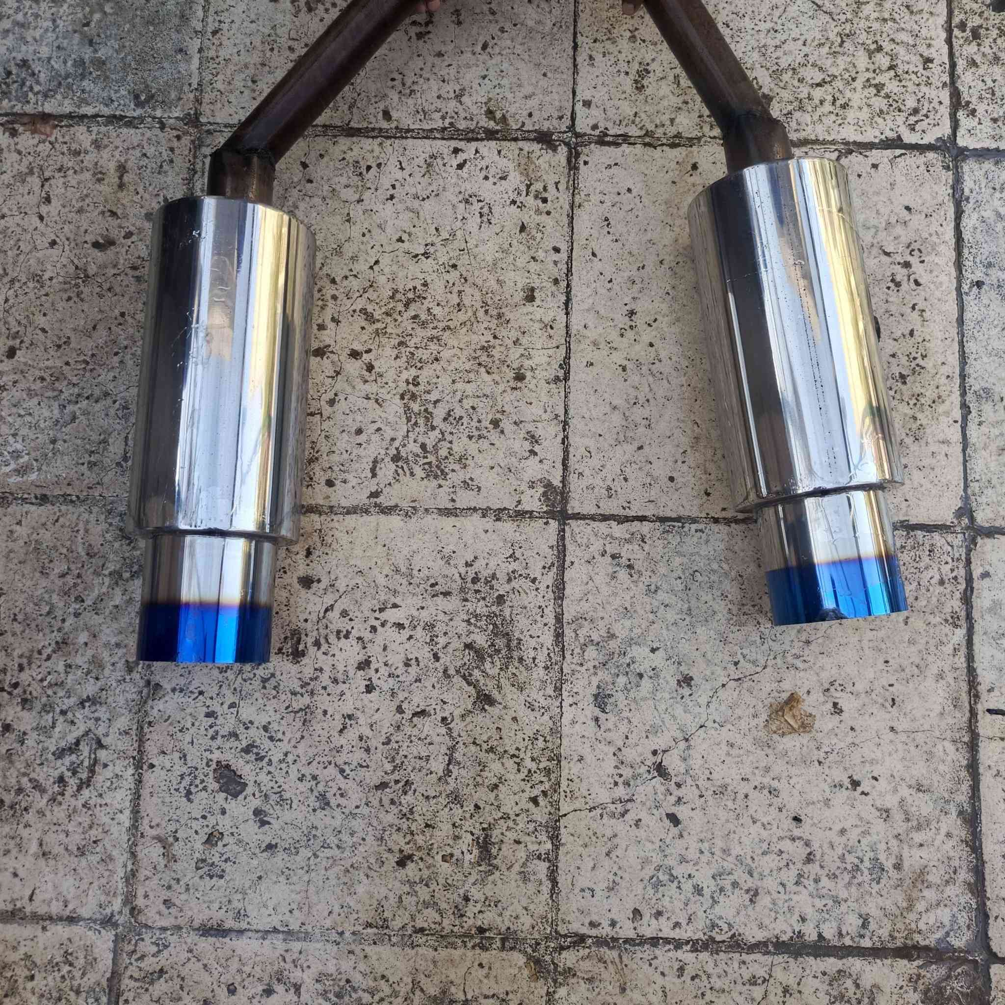 للبيع كزوج عدد2اصلي اصلي صوت مرعب يرهم عل جميع سيارات دبل كزوز
مكاني بغداد حي العامل تواصل***********
