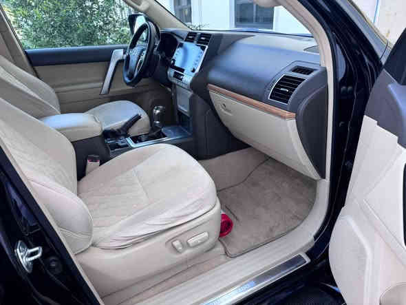 السلام عليكم ورحمة الله للبيع تيوتا برادو موديل 2023 خليجي ساز باب اول VX فول مواصفات خليجي كفاله عامه مغلفه PPF من الزيرو ماشيه 40 الف تايرات الشركه استلام زيرو كشنات كهرباء كشنات جلد تدفئه وتبريد الكشنات مري اوتو فتحه سقف بصمه شاحن لاسلكي 8 ايرباك تحكم جهتين رقم اربيل تحويل او وكاله حاضر سعرها 495 وبيها مجال الشراي يتصل مكانها بالرمادي 
***********
***********
