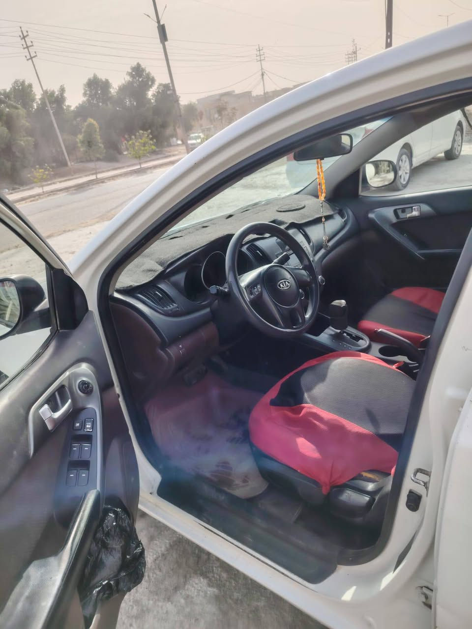 سلام عليكم 
سيراتو 11 الون ابيض مواصفات 
1-تحكمات ستيرن 
2-اشاره بالمرايا
3-ويل كب 
4-تخم تأير
5-محرك بحاله جيده
6-صبخ جاملغ الخلفي الايسر شبر بارد جاملغ الامامي وشبر بارد الباب السائق
7-صبغ دور الجاملغ الخلفي الايمن
8-رقم الماني نجف باسمي سنويه مجدده
9- السعر 85 
راسل وتس أب على الرقم ***********
