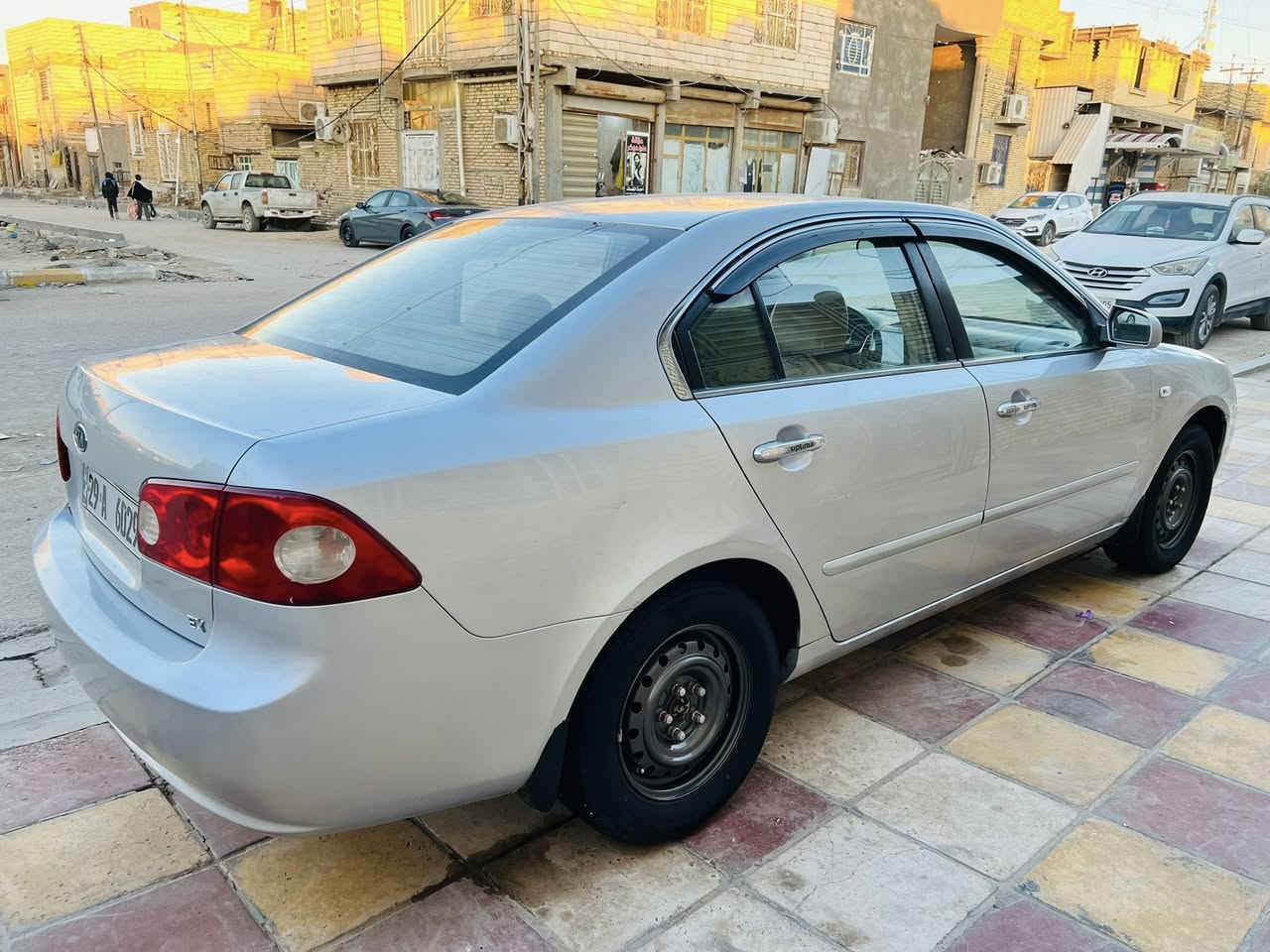 السلام عليكم 
الى عشاق الجديد 
كيا اوبتيما 2008 خليجي رقم واسط سنويه ورقم إنكليزي بسم ولد صديقي بالناصريه تحويل مباشر 
تبديل بنيد وجاملغ ايمن باقي كفاله عامه ضربه وتبديل وصبغ وفتح وبارد محرك 2000 شرط لا مفتوح ولا تبخير ولا تنقيص سياره جديده جدا واحلى من الصور كير ومحرك وتبريد وحداديه وتخم تاير ودواخل وضع الشركه ترايها كلش حلو السعر 114 الشراي يتصل وبالخدمه *********** العنوان ناصريه مدينه الصدر قرب كراج بغداد
