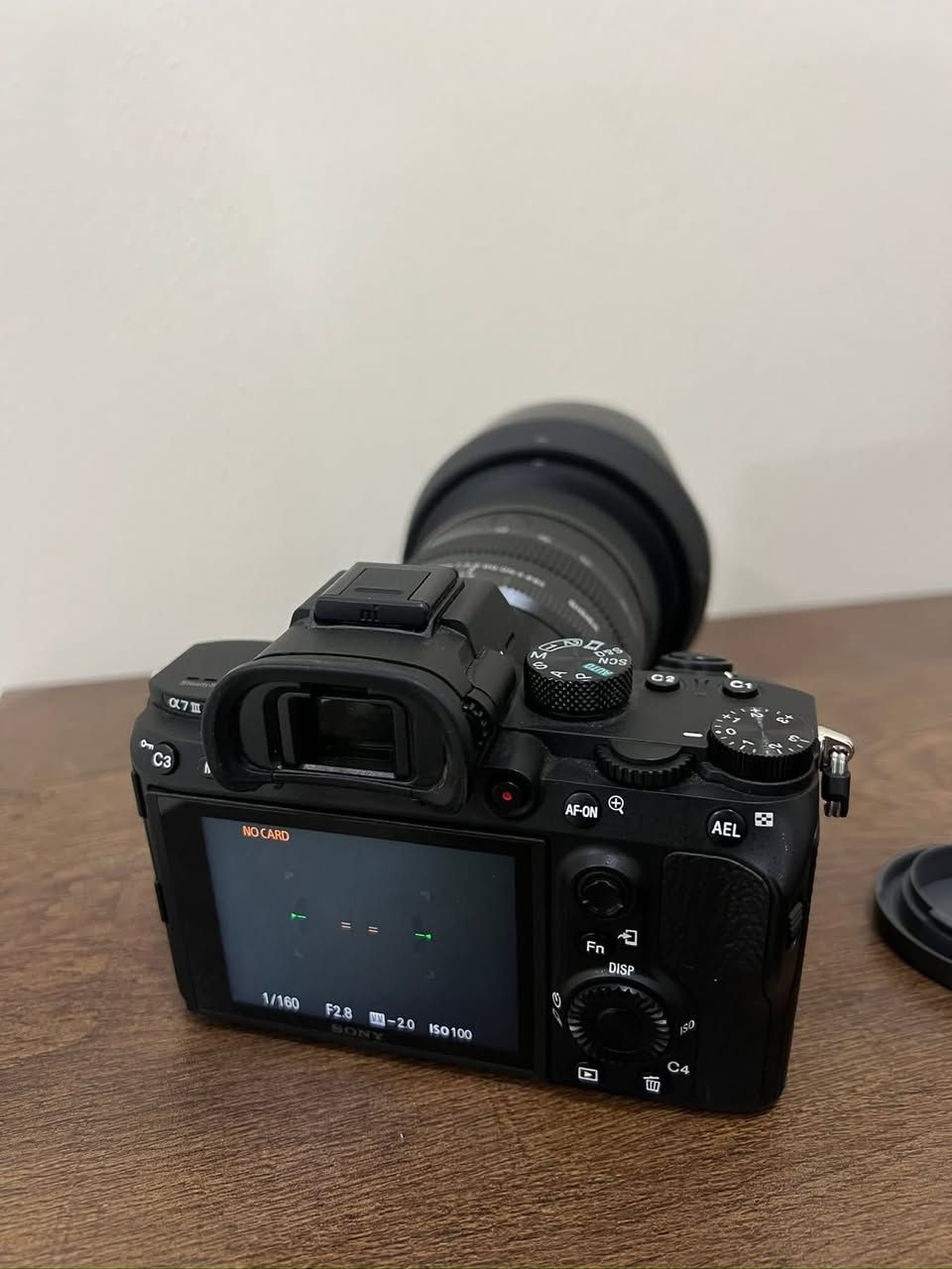 للبيع كاميرا Sony A7 III احترافية بحالة ممتازة جدًا (بدي)

الكاميرا استخدام شخصي خفيف، ما بيها أي مشاكل فنية أو أعطال.

المواصفات باختصار:

– فل فريم 24.2 ميگابكسل

– تصوير 4K احترافي

– أداء قوي بالإضاءة الضعيفة 

- الشتر 13 الف

– مناسبة للزفاف، الإعلانات، السينمائي، وصناعة المحتوى

سعر 1,400,000 وبيه مجال 

التواصل خاص


**إذا كنت صاحب هذا الإعلان وتريد حذفه لأي سبب، رجاءا أرسل رسالة إلى الدعم الفني**
