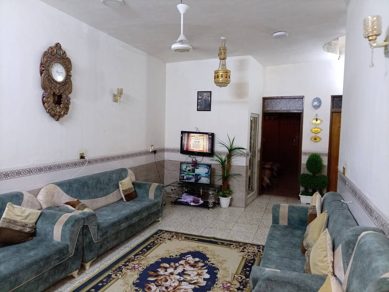 يالله بيت للبيع المساحه 160 متر سند ٢٥ قرار محكمه خدمات كامله مي كهرباء مجاري مدارس قريبه البيت يحتوي على غرفتين وصاله ستقبل صحيات داخليه او خارجيه السعر 60 معه مجال العنوان كربلاء طوريج شارع أربعين /

مراجعت مكتب الإبداع للعقارات العنوان شارع الحوالي قرب مطعم قنديل *********** /*********** وتساب
