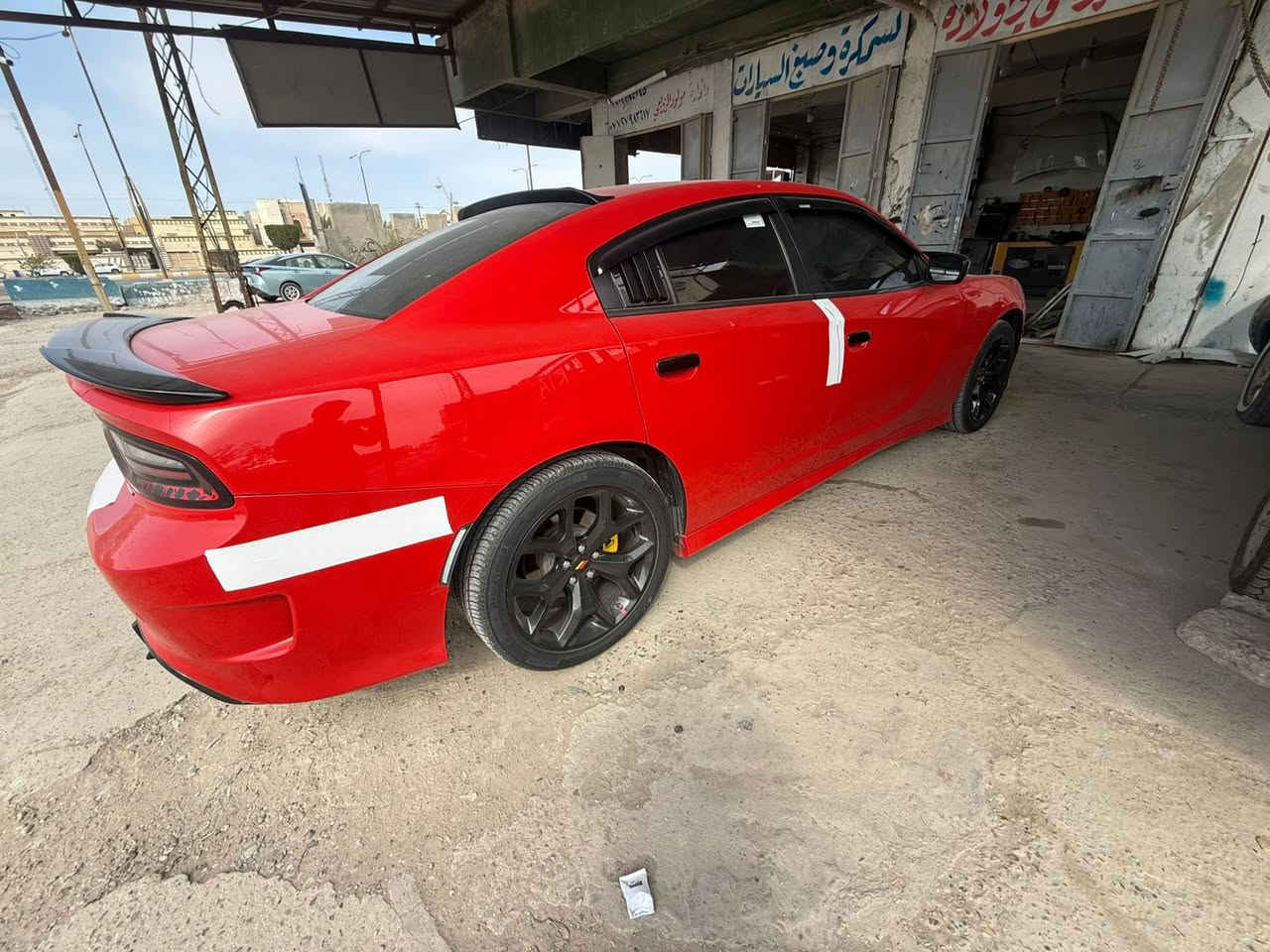 يالله 
السلام عليكم ورحمة الله وبركاته 
دوج جارجر GT 2019 خليجي كفاله عامه حتى من الشخط والرصعه 
فول المواصفات 
فتحه 
لون مميز 
كشنات كهرباء جلد 
باقي مواصفات معروفه 
السعر 300 $ وبيه مجال 
الموقع ؛ فلوجه 
التلفون ؛ ***********
