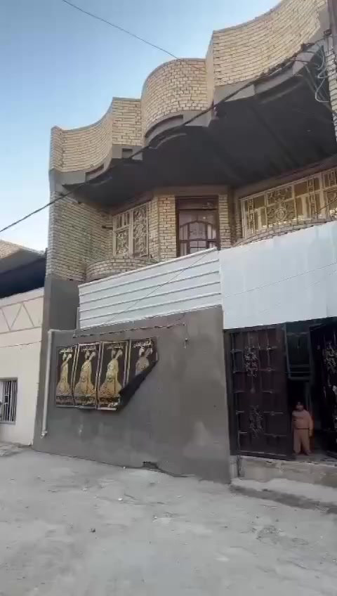 سلام عليكم بيت للبيع طابقين كامل من كلشي بنه حديث ٢٠٢٣ اول بيت بل فرع قرب الركن العنوان مدينه الصدر قطاع 32 الستفسار ***********
