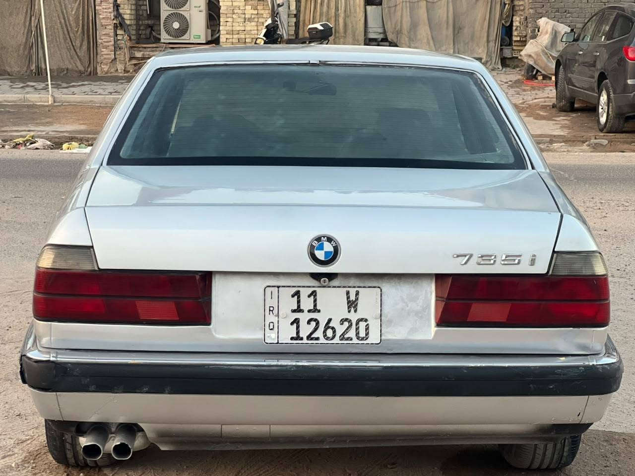 سلام عليكم سياره بي ام موديل(90) رقم بغداد انكليزي سنويه جديده باسمي مكينه وكير وصدر وتايرات نضيفات حيل مصبوغه لجماليه سياره فتحه السعر$(42)الهاتف(***********) م. بغداد مدينه الصدر
