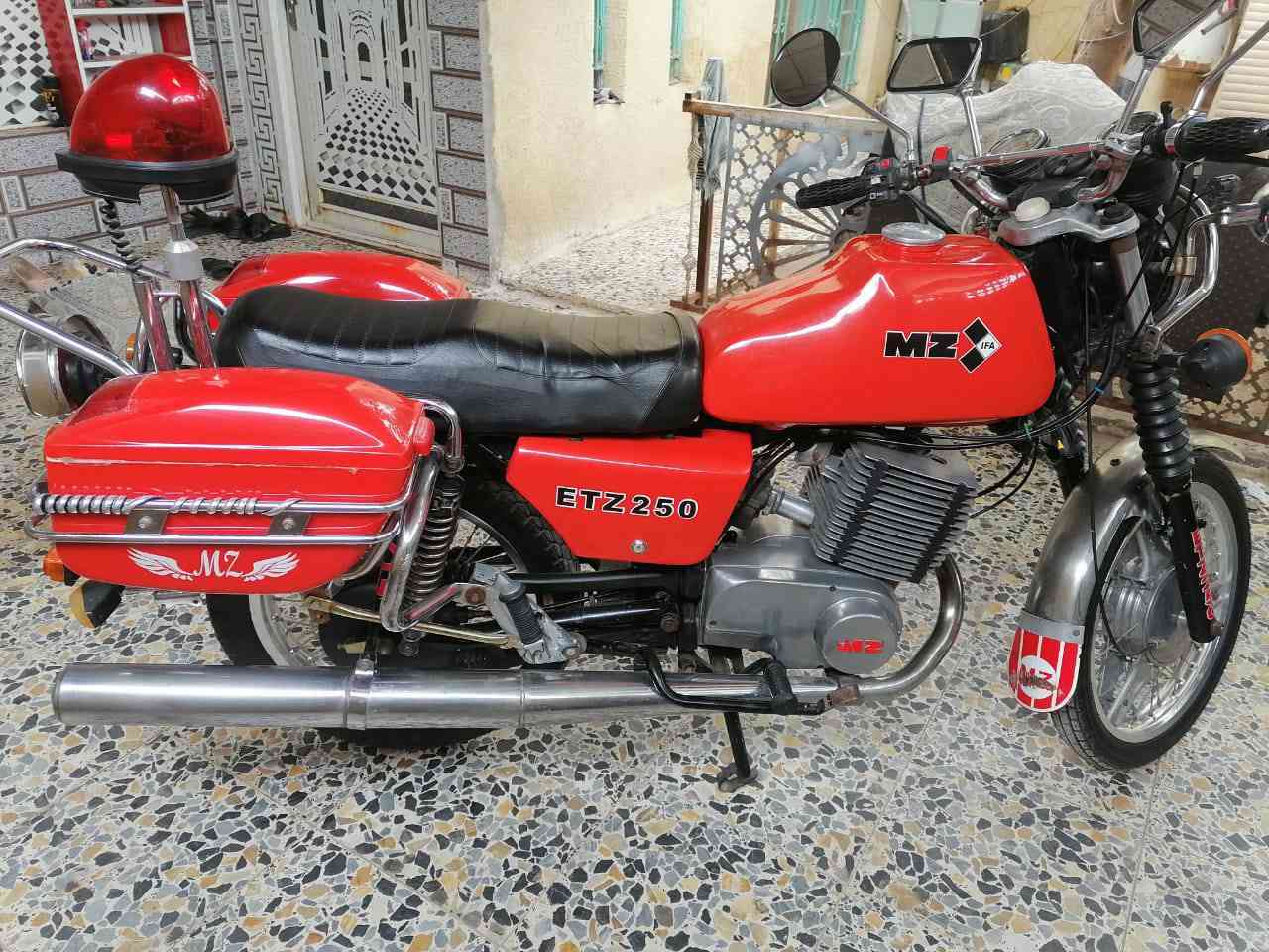 السلام عليكم دراجه 82 سنويه ورقم انكليزي ميسان دراجه جاهزه ما بيها اي نقص ولا ليحم سايس 5 تجفيت جديد تحويل ثاني يوم سعر ( 5 ملايين ) مكان دراجه ميسان 
***********
