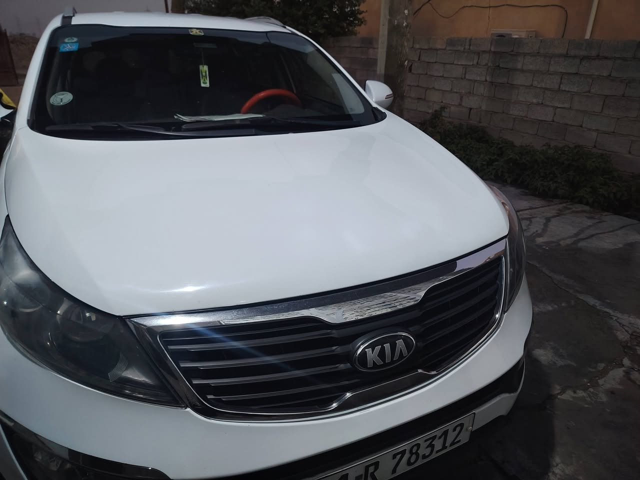 سبورتج 2013 للبيع بيه طخه جاملغ عكس السائق مصبوغ ومصبوغ باب وبنيد توحيد لون عرضها ١٣٢وبيه مجال
***********
