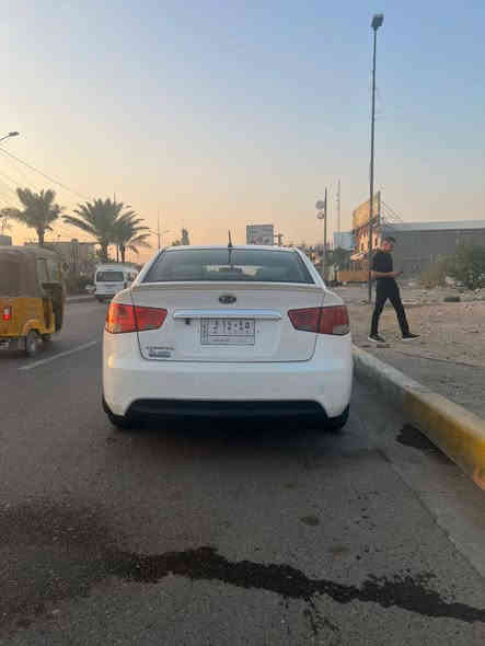 السلام عليكم
سيراتو موديل 2011 خليجي
بيهه باب وجاملغ خلفي صبغ 
والسونار موجود بالصور
مكينه 1600 وبيهه منظومه غاز
رقم بغداد تحويل مباشر
4 دسك 
شاشه وكامره
سيرفس جديد  
تخم تاير جديد
سياره بدون نقص
سعرهه 95 ورقه وبيهه مجال جدا قليل
رقم الهاتف ***********
