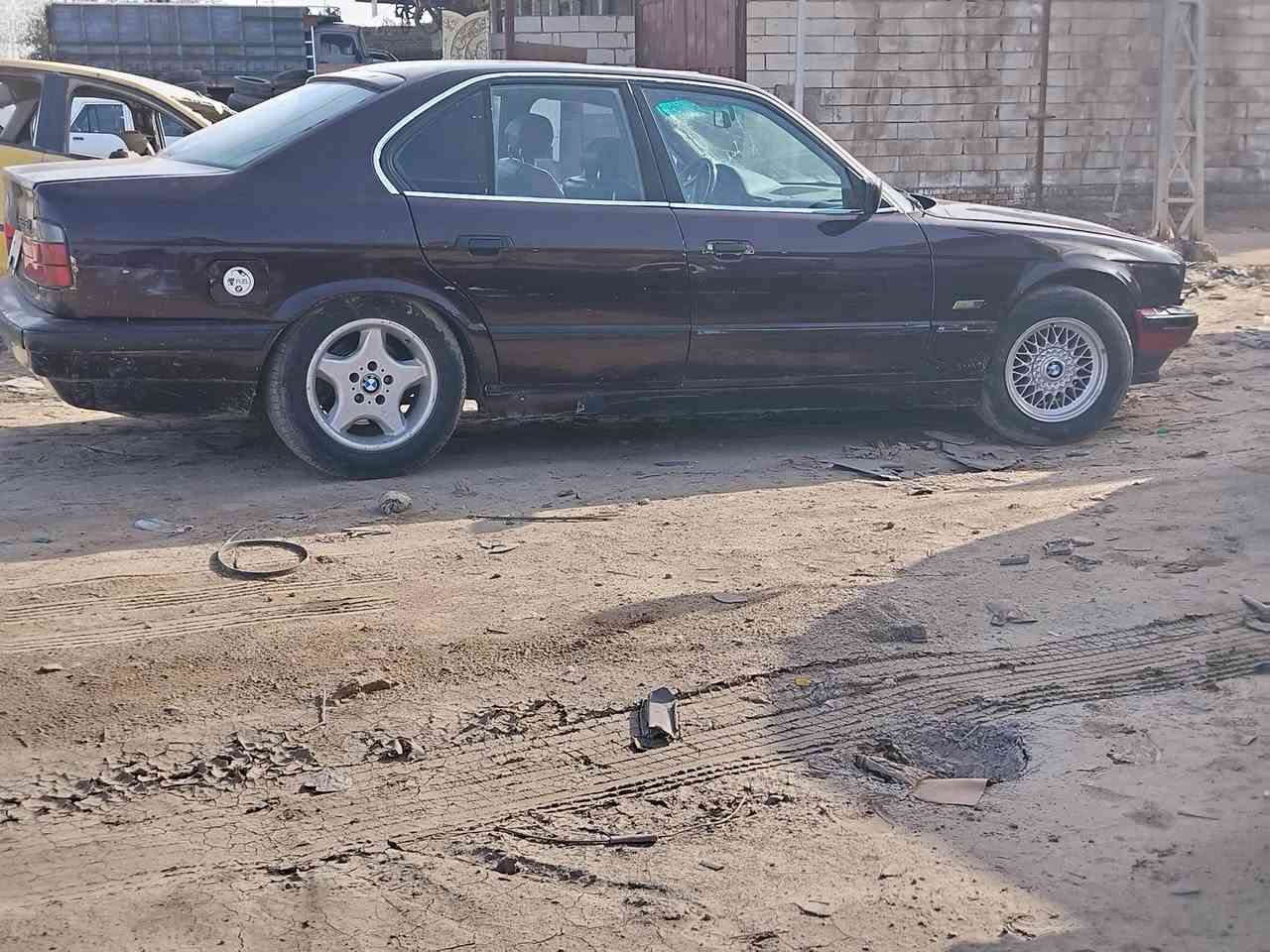 سلام عليكم بي ام مال تعمير ٥٢٥ مسكر عدل رقم بغداد مشروع وطني موديل ١٩٩٢ مكان ديوانية بيهة ضربة بل دوسة جوة باب سايق ودواخل حلوة سيارة ويل خلية هذا نجمة سبير  سعر ٣٠ للاتصال ***********
