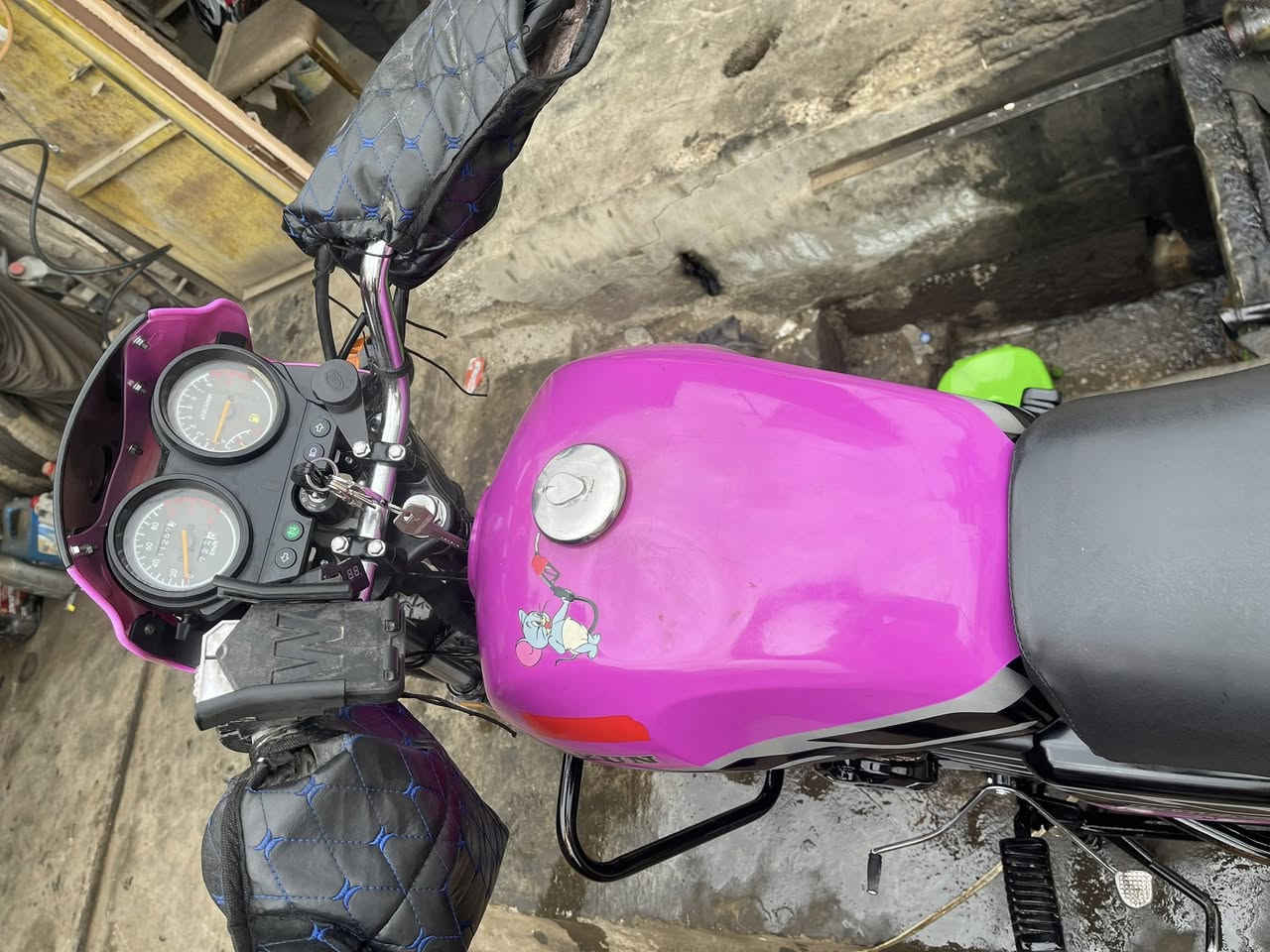 السلام عليكم دايون جبلي ٢٣ رقم بغداد تايرات دبلات جدد كشن مغلف مابيها اي نقص بس جامرلغ ب ١٣ الف اني اطيك فلوسه  ماشيه ١١ الف شرط التحويل مرقمه وكامله 
*********** 
السعر قيم واخذ
