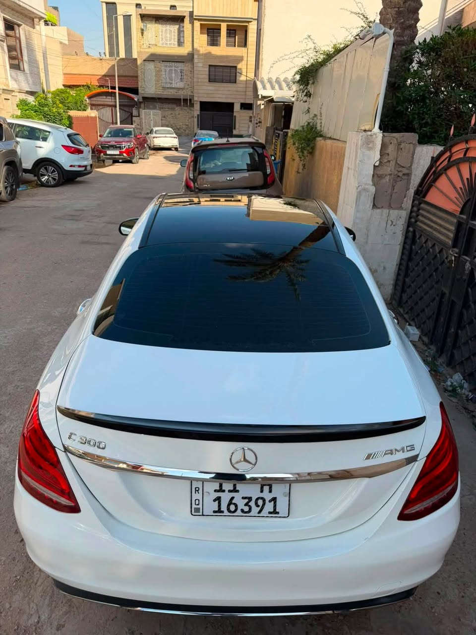 سلام عليكم مرسيدس c300
موديل2018مكينة2000تيربو ماشية 100
كير ومكينة مكفولات شرط الفحص
السيارة فول مواصفات للأخير 
انارة ترحيب انارة داخلية فول مواصفات 
السيارة حادثها فقط دعامية  بدون قطرة صبغ كفالة عامة حتى من البارد رقم بغداد بأسمي تحويل ثاني يوم مكان السيارة زيونه
السعر250وبيها مجال للاستفسار ***********2
