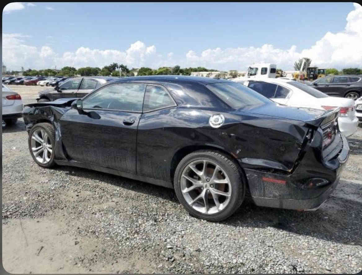 للبيع 
جالنجر 22. GT 
ماشيه 32mi 
باسمي السياره 
حادثه جاملغ امامي خلفي دون ايرباك 
سعر 212

***********
