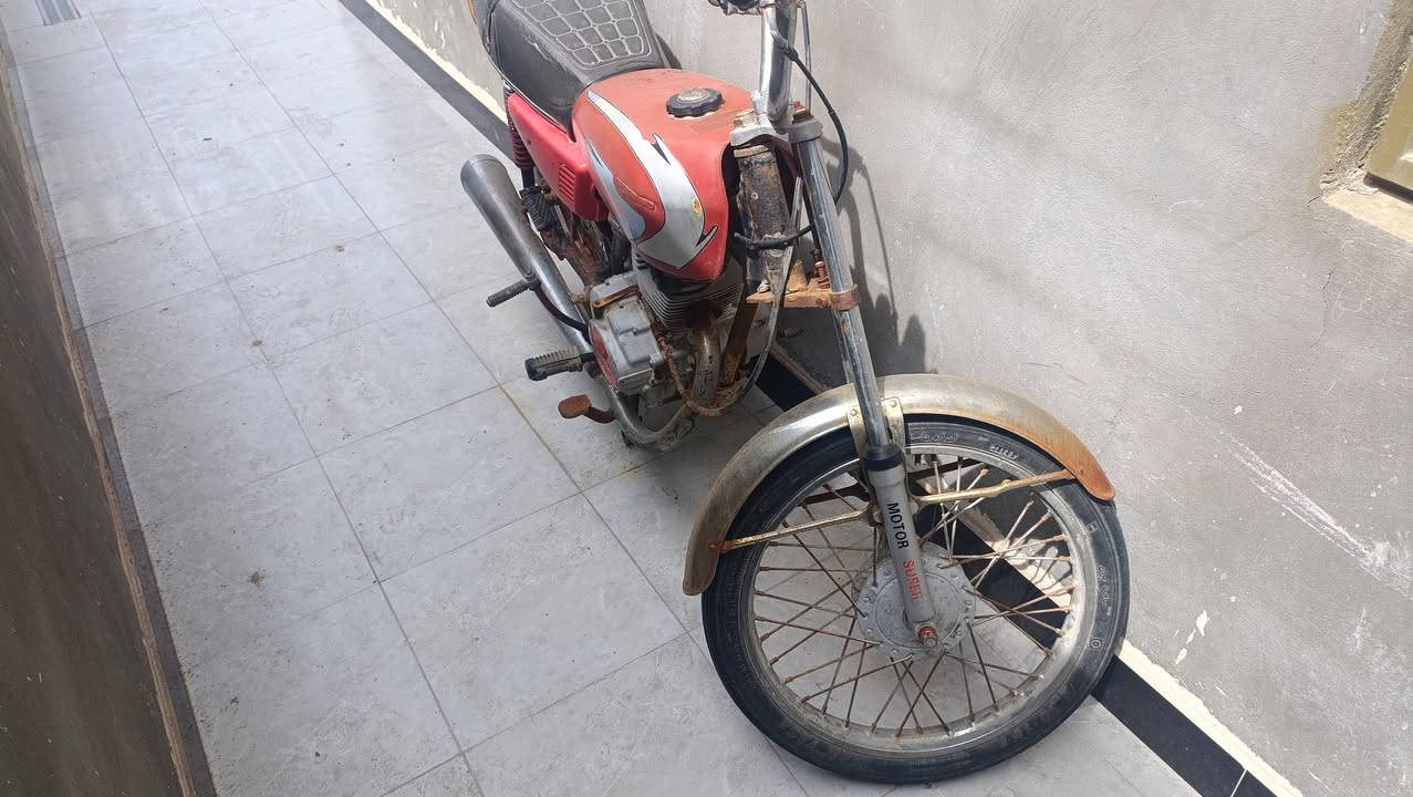 ايراني ادوات ادوات 
نظيفه لكن صار فتره تاركها بلبيت 
سعرها 300 
مكاني المطيحه


**إذا كنت صاحب هذا الإعلان وتريد حذفه لأي سبب، رجاءا أرسل رسالة إلى الدعم الفني**