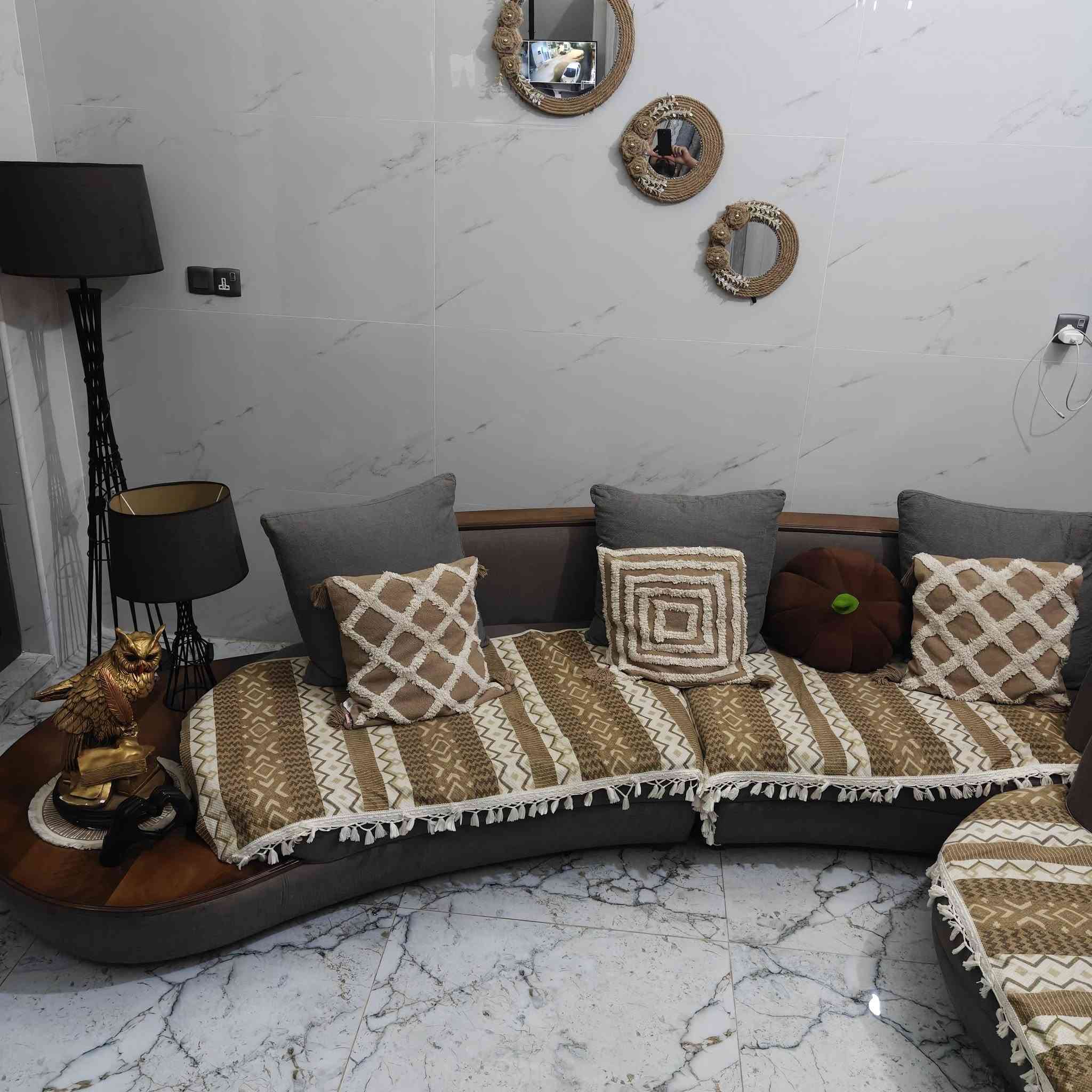 سلام عليكم  🛋️، عندي تخم جلوس رايق ومريح للبيع. نضيف جدا عنوان زعفرانية اتصال ***********
