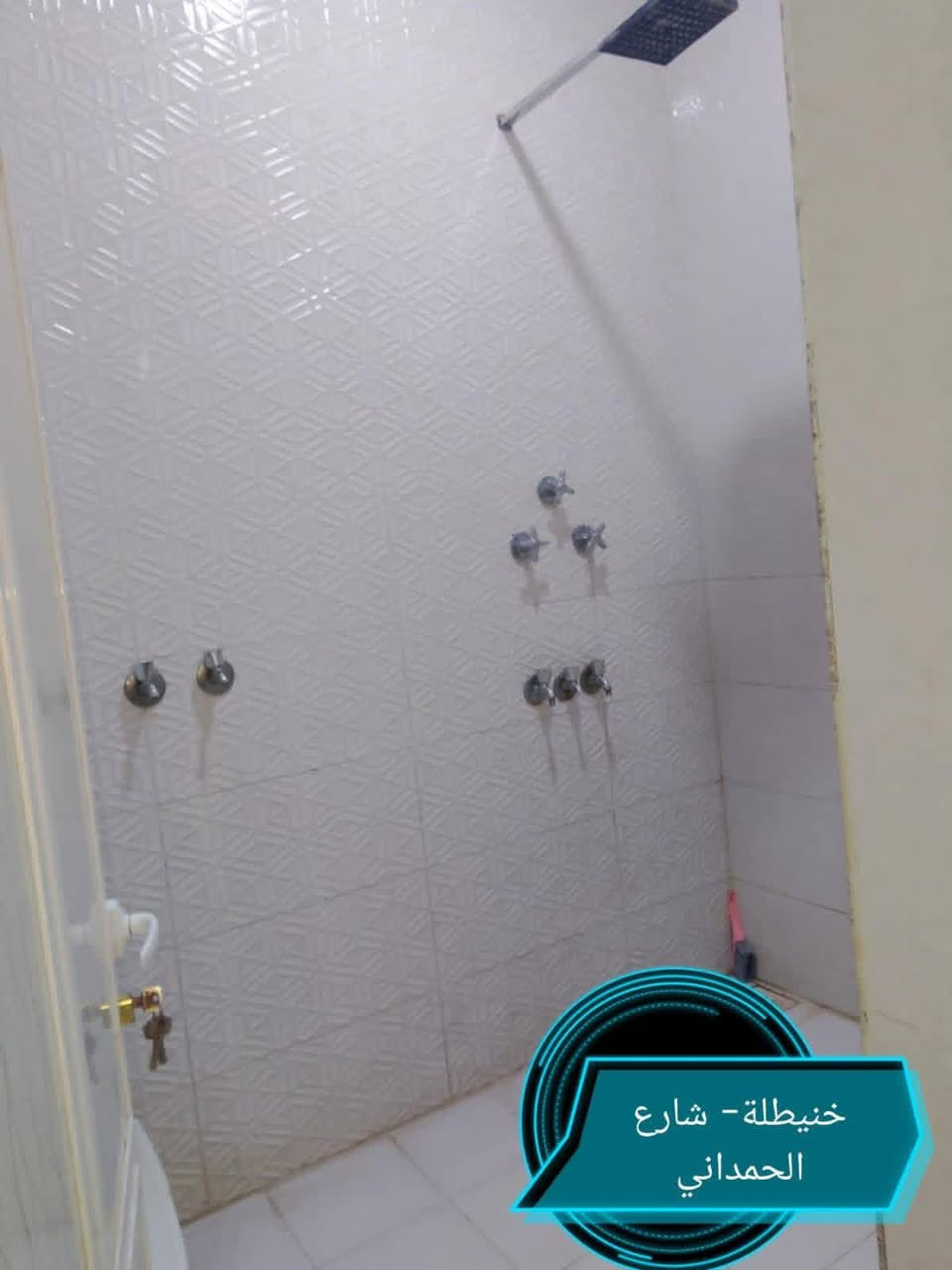 بيت طابو سند25 للبيع
الموقع :خنيطلة- شارع الحمداني 

المساحة :١٧٠م

المحتويات : غرفتين + صالة +ديوانية +مطبخ+ صحيات داخلية وخارجية 

النواقص : ارضية وسيراميك المطبخ

السعر : ٨٣ مليون

للاستفسار ***********
