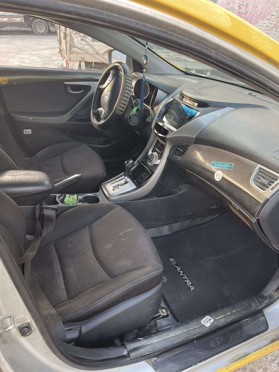 سلام عليكم. سيارة الانترا 2011تكسي مكينة لا تنقيص ولا تبخير مال بيت اروح بيه للدوام ورجع ما مشتغل بيه تكسي  سعر 83  وبيه مجال حك الجية بيه معجون موضح بالصور مكان السيار ةزعفرانيه 
رقم تواصل *********** اتصال وتساب
