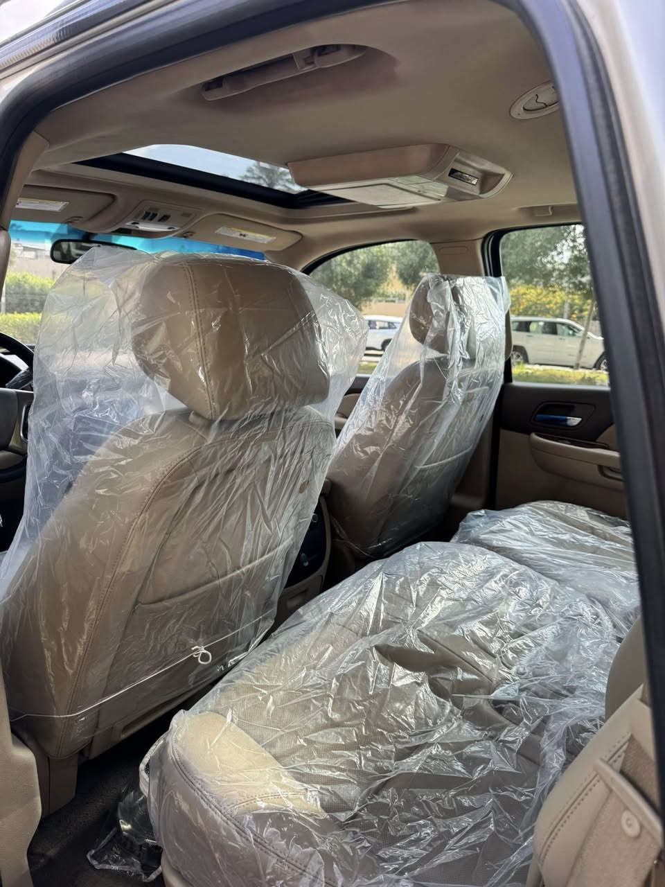 السلام عليكم للبيع فقط
تاهو 2012 LTZ
ماشيه ١٠٠ الف ميل حقيقي 
كامل المواصفات 
شاشه وكامره اصليات 
شاشه بالسقف 
جنطه كهرباء 
وهواي مواصفات معروفه بيها 
السياره وراد امريكي بدون حادث 
بالفحص بيها طلع الجنطه ممطابق الكود 
وباب السايق والصدر فقط مفتوحهزالبراغي فقط
بدون صبغ 
كامله بدون نقص
مكان السياره بغداد اليرموك 
السعر ٢٣.٥٠٠$ مجال بسيط 
*********** 
فقط اتصال غير متواجد عل الفيس
