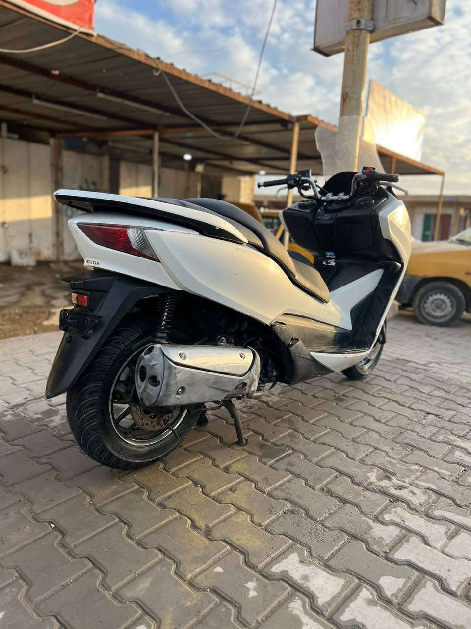 سلام وعليكم 
فورزه0/12
دراجه كامله خير من الله
لايت عالي وناصي/زنون+اشاير لد ٤
شاشه كلها شغاله ونضيفه كلش
حساس ستان
قفل جنطه +قفل بانزين شغال كامل
كهربائيات كلها شغاله
مكينه تخبل ناعمه 
كشن جلد شخط مابي 
بانزين محسن+دهن اصلي 
ترايك وين ميعجبك  شلعه ومعدل ولدراجه معروفه بعد
مكاني بغداد/ ليوسفيه
وبلعافيه ع لياخذها رجآ بس شراي شباب لطب تعامل وتعبني
رقمي/‏‪***********‬‏/بي واتساب
لسعر مليون و٣٥٠ بيها مجال بسيط
