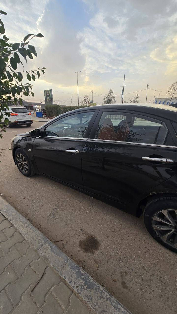 السلام عليكم 
سوناتا مديل 2011 محرك 2000 دوش وارد كوري (  ومعروفه كوري ما ينكفل ) ماشيه 177 ألف  سنويه ما منتهيه شرط تحويل  محرك كير تبريد تدفئه حداديه كهربائيات  شغالات السعر 94 ورقه وبيهه مجال العنوان البصره الهارثه ناحيه المصطفى تواصل  ع رقم *********** البصرة, العراق
