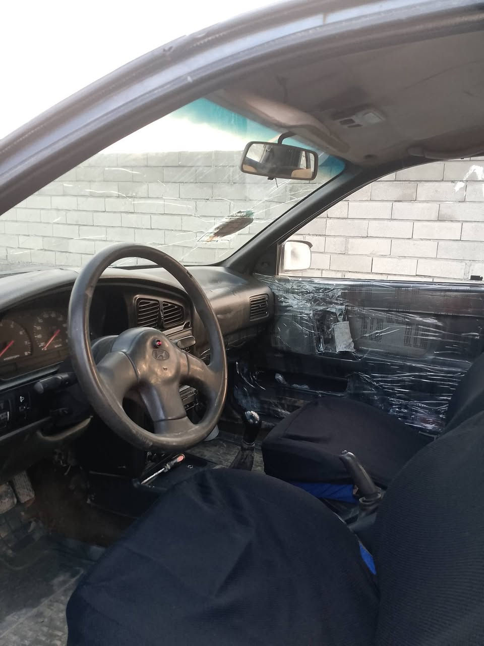 السلام عليكم هونداي النترا 1993 للبيع او مراوس
كير مكينه شرط مكينه تك كمشفت المرغوب  طخم نضيف تواير نضيف كوبون بانزين بيها شرط التحويل مكانها برطله ***********واتساب
