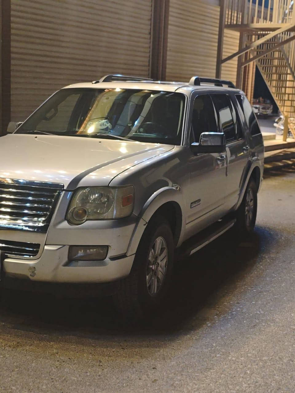 سلام عليكم فورد اكسبلورر 2008 گير ومحرك مقفول خير من الله سياره نضيفه داخل وخارجهه محرك  6  سعر 120 وبي مجال للشراي  ***********

