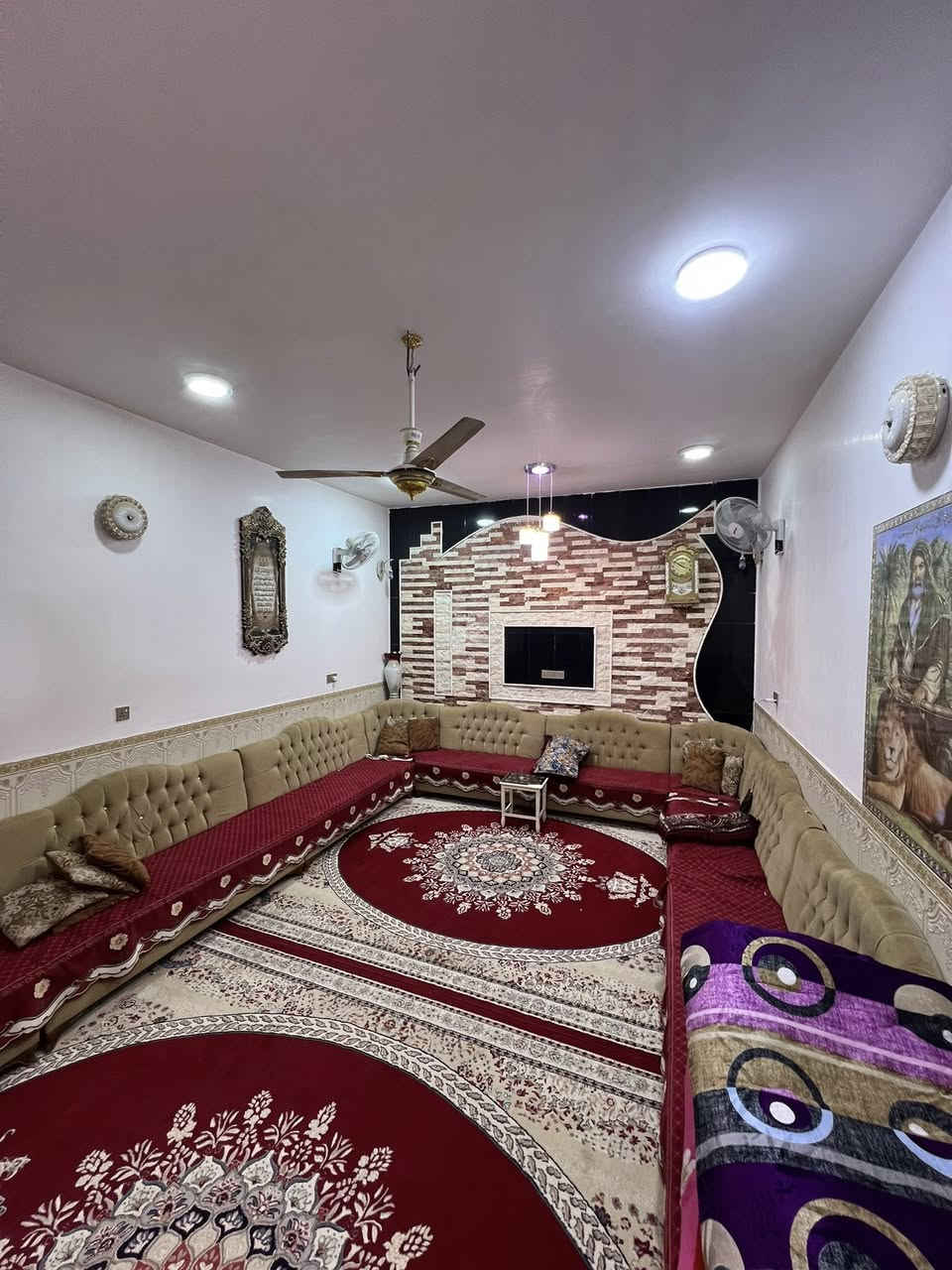 بيت للبيع مستعجل
بيت ٢٠٠م على شارع ١٥ 
بناء درجة اولى صار ٣ سنوات من بنيته على ايدي بناء درجة اولى بس صار عندي ضرف واريد أبيعه بالعافيه علي يشتريه

السعر ١٦٠ مليون 
وباقي مطلوب للدوله ١٩مليون كل سنه تسديد مليون ونص

 (الحولي شارع ٣٠ الثاني البيت على شارع ١٥ خدمات كامله )
مقابيل المدارس منطقة كلش زينه وهادئه ..

للتواصل: 
***********
