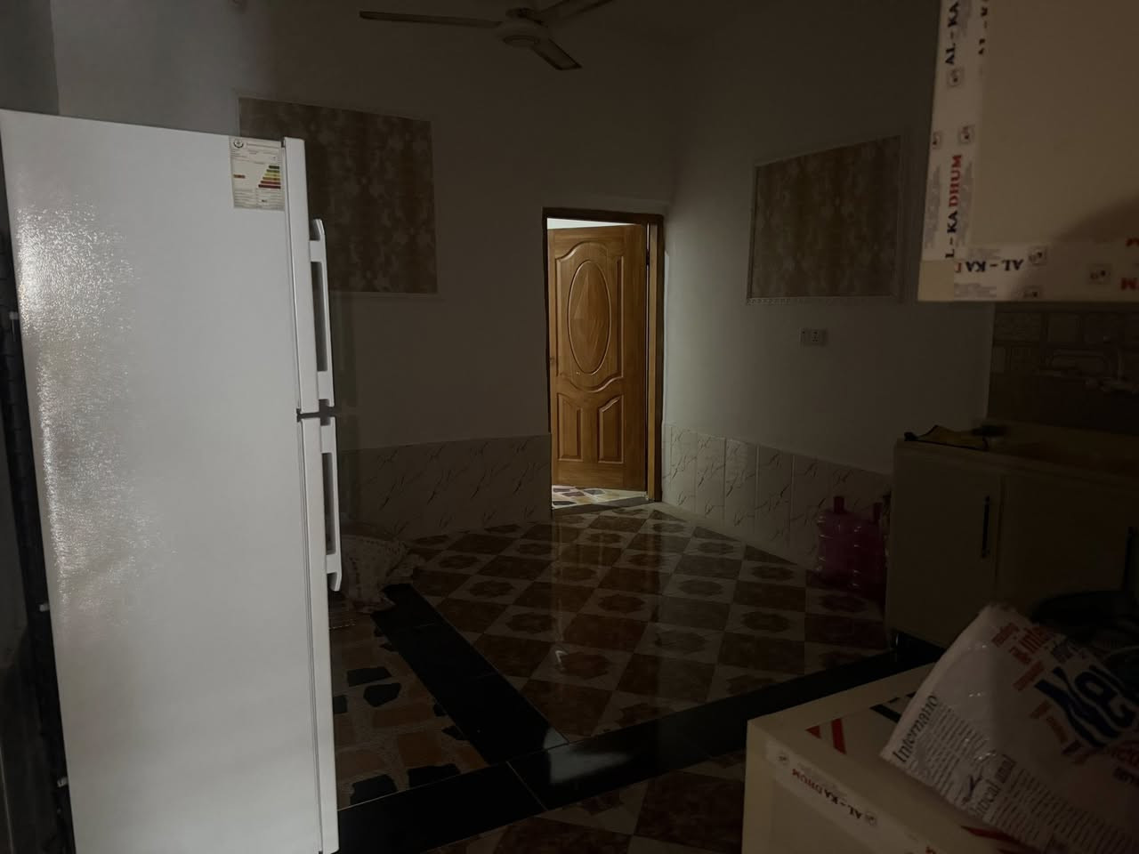 مشتملات عدد ( ٢ ) في حي الامير الاول 
خلف بيت دكتور ( عزيز خليل ) 
مساحة ٢٥٠ م 
بناء ابلوك - اعكاده 
ماء - كهرباء - خدمات 
سعر ( جداً مناسب ) 

للاستفسار مراجعة مكتب ( غيدان ) للعقار  
واسط - الزبيدية - مقابيل حي ( الصناعي )  
***********  
*********** محمد سيد غازي
