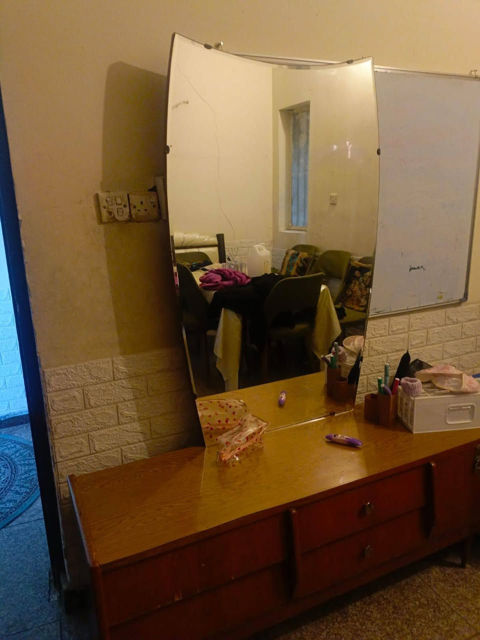 ميز مرايه وزاويه  صاج وجرابي ثنين  كلش جدد نفر مكان اليرموك


**إذا كنت صاحب هذا الإعلان وتريد حذفه لأي سبب، رجاءا أرسل رسالة إلى الدعم الفني**
