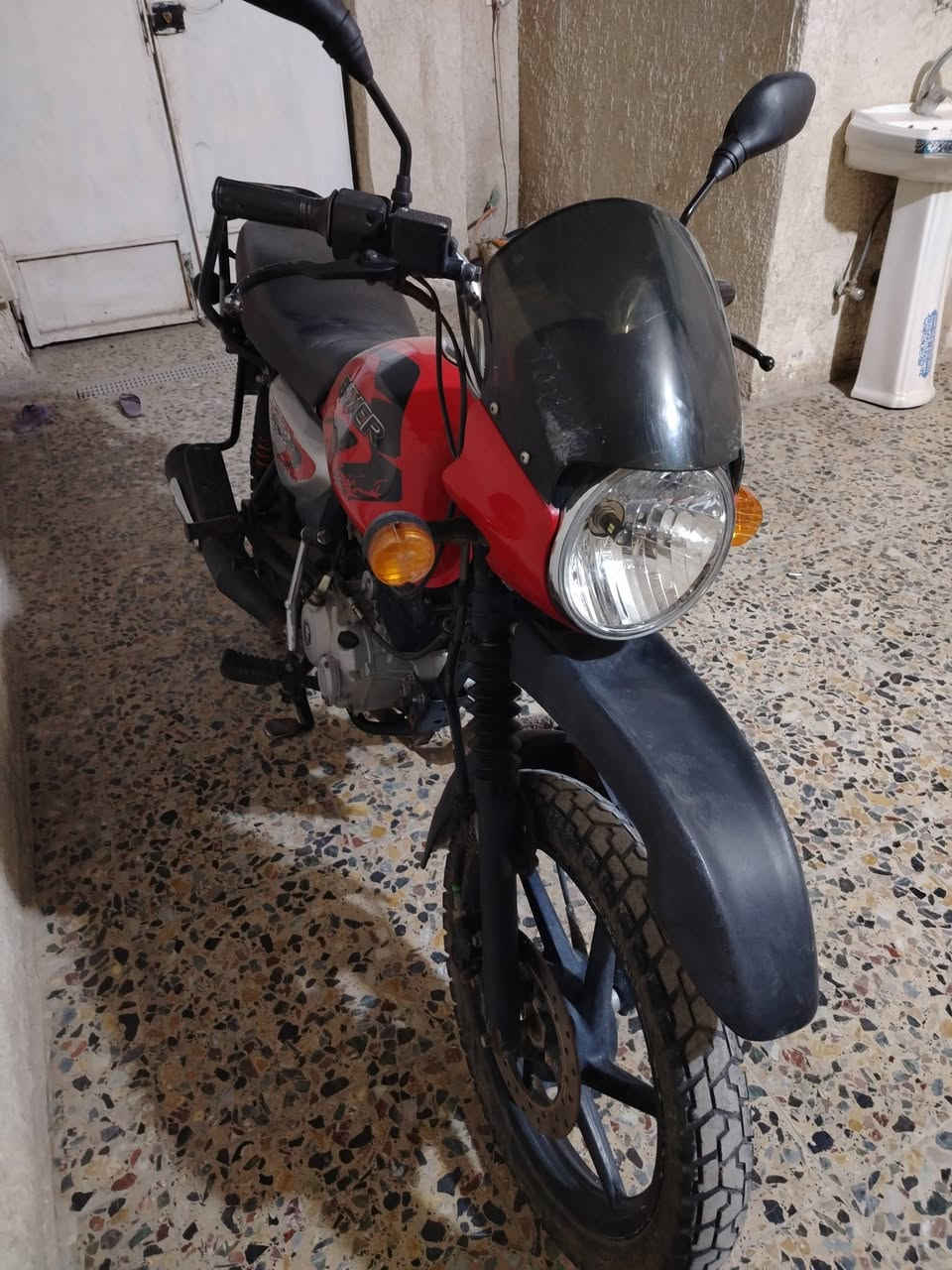 سلام عليكم للبيع جاهزه من كلشي وخير من الله وبلخير على الياخذها موديل ٢٢ شهر ١١ مامتعوبه تجي وشوف ابعينك السعر مليونين وبيها مجال و ***********
