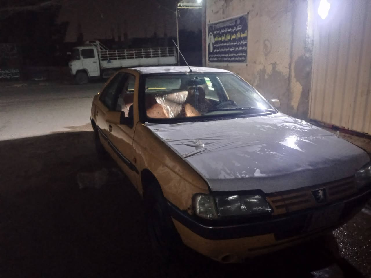 السلام عليكم بيجو 405مكينه وكيروحداديه خيرمن الله راعيهه مااندله العنوان النجف للاستفسار موبايل ***********
