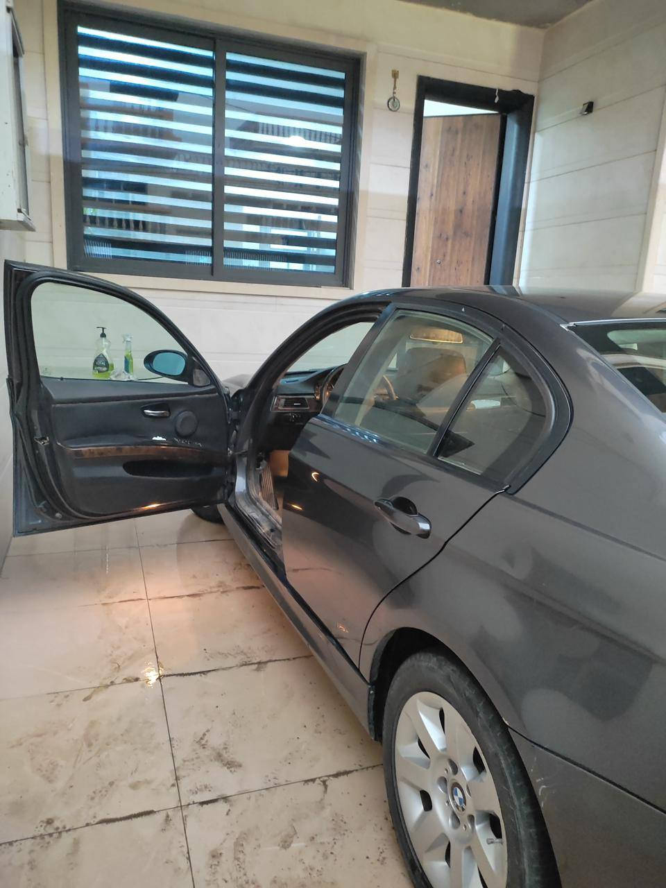 السلام عليكم 
بي أم للبيع موديل 2008 رقم بغداد دولي باسمي السياره محرك 6 سلندر 2800 N52 نوزل قصير معروف گيرها ZF گير محرك تبريد خير من الله مصبوغه حزام للجماليه سونارها موجود مواصفاتها فتحه سقف تحكم ستيرن مثبت سرعه تبريد قطعتين للاستفسار خاص موجود او اتصال عالرقم *********** مكانها ديوانيه مركز . ديوانية, القادسية
