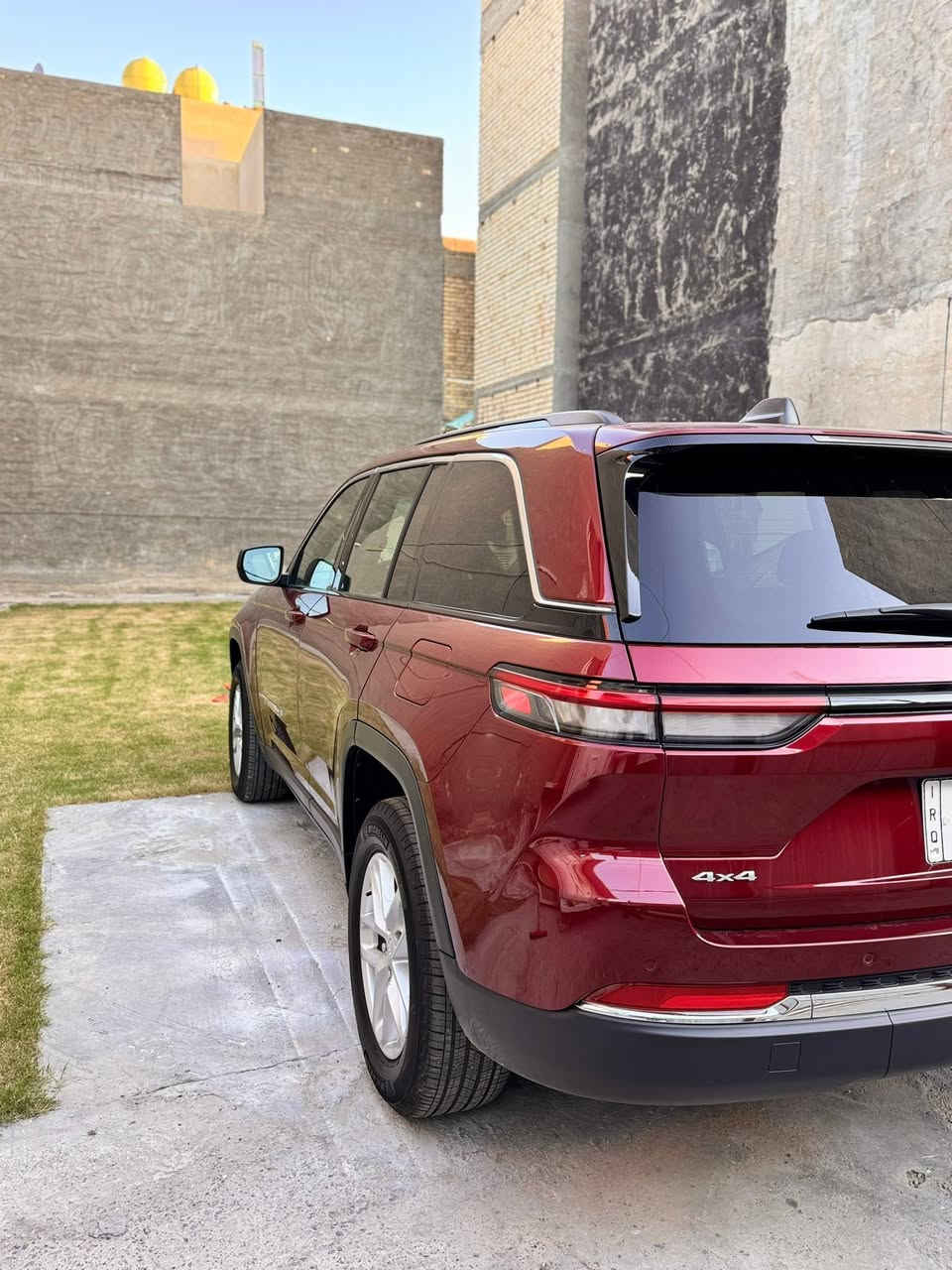السلام عليكم جيب 2024 كتّاب شهداء لون ماروني ماشيه ١٤ الف
موصفاتها 
فتحه كشن كهربها + تدفئه 
+ تدفئه ستيرن صندوك كهربائي حساسات + رادارات وتوقف ذاتي 
و مواصفاتها معروفه 
السياره حادثه جاملغ مبدل و مصبوغ فقط و طاكه ايرباكات وراجعه سستم و بيها بارد شويه بل جاملغ الخلفي 
موقع السياره بغداد الشعب 
رقم الهاتف ***********
السعر ٢٦٨ ورقه
