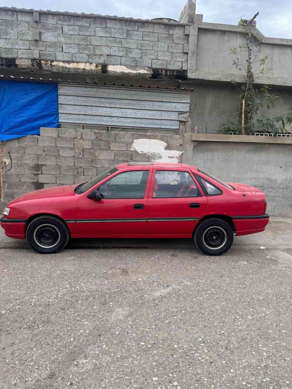 فيكترا للبيع موديل ١٩٩٠  حجم ١٦ رقم اربيل سيارة جاهز محرك گير بشرط هزة رقم جديد سنوية سنة مطلوب تايرات جديد مواصفات استيرن باور سلايد قفل مركزي سيارة نظيف بس ضربة داخل صندوق بي سعر ٣٥$ كركوك (***********)(***********) كركوك, العراق
