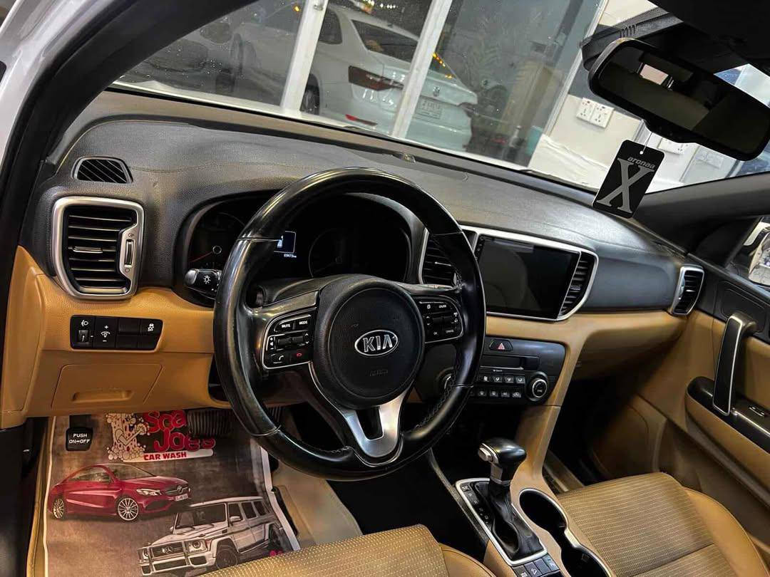 السلام عليكم
كيا سبورتاج 2019 خليجي 

رقم بغداد

ماشيه110كيلو 

محرك دوش 2000 مواصفات خليجيه

الاضرار 

جزء جاملغ خلفي موضح بالصوره مصلح كامل

كذلك باب عكس السايق مبدله بباب جديد نتيجه ثقب بالباب القديم (موجود الباب القديم)

السياره كامله ونظيفه جاهزه 

السعر 179$ورقه

مكانهه البلديات السياره باسمي 

سنويه جديده وتحويل ثاني يوم

للتواصل على الرقم

***********
