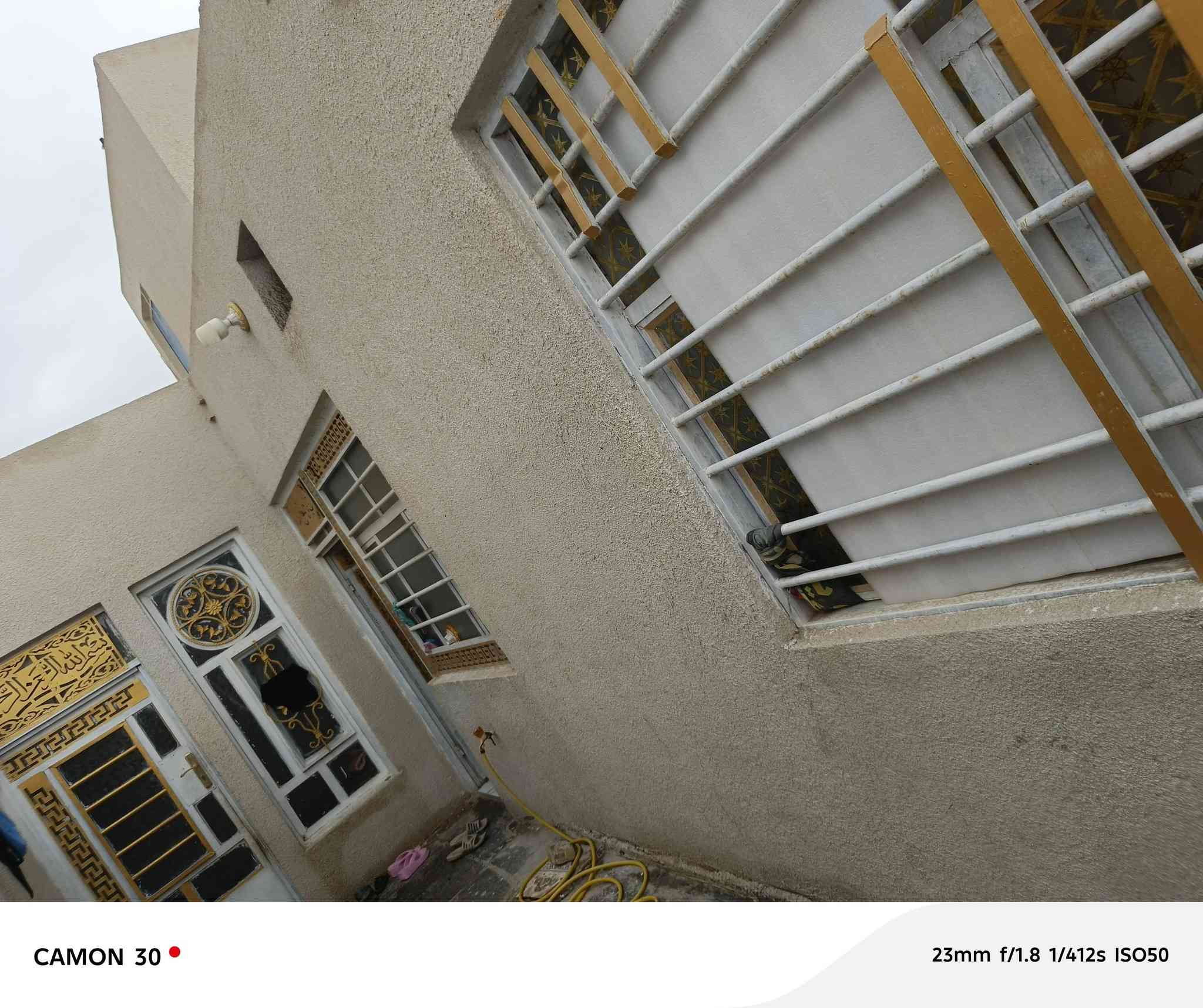 سلام عليكم دار البيع مساحه 125زراعي غرفه4×6 صاله 4×6
مطبخ 3500 استقبال 5×3500
صحيات والبيت بي منور متر طابق اول كامل والبيتونه كامله سطح كامل هوه واشتايكر السعرخاص او رقم الهاتف *********** البيت قرب الحوالي
