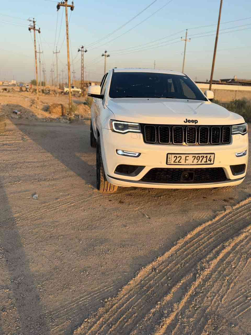 للمراوس فقط فقط والسعر 248
جيب سومت لمتدد 2020  هيمي V8 5.7
اعله مواصفات بجيب رادار امامي مع 4X4
رقم اربيل بسم دكتور بلبصره بس يحول مايسوي وكاله
بيبان عكس السايق الربع الجوه صبغ 
وجاملغ خلفي صفحه السايق ربع صبغ دحجه خفيفه 
جاملغ امامي بارد واحد تبديل سبب بصيط 
مايحتاج تبديل مبدل علمود عواج بصيط 
السياره بجم كبس بدون شواصي ولغود 
صور الحادث عندي كلش خفيف  وماشيه 97 
 مواصفات شنو بالك فول كلش هواي صعبه اذكرهن 
1- جكات او جوبلس تصعد وتنزل بكيفك انته 
2- فورويل وصحراء وثلج وعادي وصخور 
3- جنطه كهرباء 
4- بنرما وخزآ ميموري 
5- كشنات اماميه كهرباء 
6-  المقاعد: مقاعد من الجلد الطبيعي الفاخر (Nappa) مزودة بخواص التدفئة والتبريد مع ذاكرة لحفظ وضعيات القيادة.
7- ستيرآ كهربائي وتدفئه 
8- مري شفط وقلاب عند الرجوع واشاير بلمري 
9-النظام الصوتي: نظام صوتي فاخر جداً من Harman Kardon يحتوي على 19 مكبراً للصوت.
10-نظام التحذير من التصادم الأمامي مع الفرملة التلقائية في حالات الطوارئ.
11-المحرك الاختياري (V8): سعة 5.7 لتر (HEMI)، يولد قوة 360 حصان وعزم دوران 520 نيوتن متر.
12-نظام القيادة (Selec-Terrain): يتيح لك اختيار وضعية القيادة المناسبة للطريق عبر قرص دائري، وتشمل الوضعيات: Auto (تلقائي)، Sand (رمال)، Mud (وحول)، Snow (ثلوج)، وRock (صخور).
 مكاني البصرة الهارثه
 ***********
