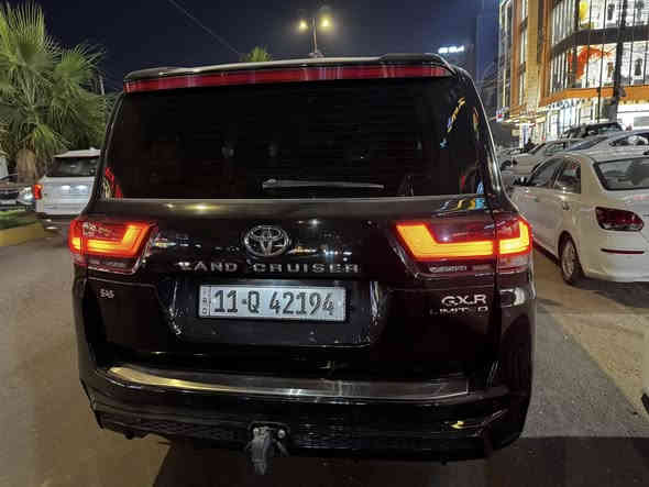 سلام عليكم لاند كروز 2024 بريم اصلي لمتد فول مواصفات تبريد كشن 4 كامرات حساسات جلد فتحه مواصفات بريم معروف ماشيه 21000 كم معلفه ppf مكفوله كفاله عامه بس رصعه مسحوبه مكانها السيديه ااسعر 71000 $ كجال بسيط 
***********
