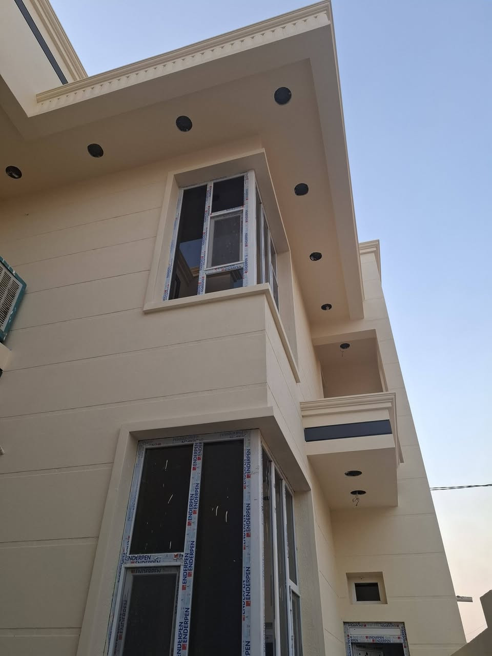 دار للبيع بحي الحسناوي المساحه 130 قاطين فول شغل درحه اوله بناء حديث للستفسار الاتصال ***********₩₩*********** ملاحضه اذا اكو قطعه مراوس هم ترهم
