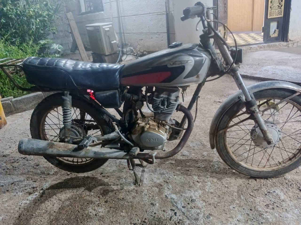 نامه ادوات بيهه بس رقم شاصي كفلك سرقه وعشاير مكينه ناعمه وحلوا دك هندر وطلع بس انه هاملهه شط العرب الحوطه ***********      سعر  200
