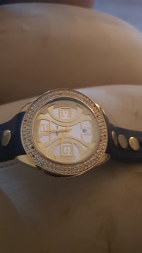 ساعة • ماركة