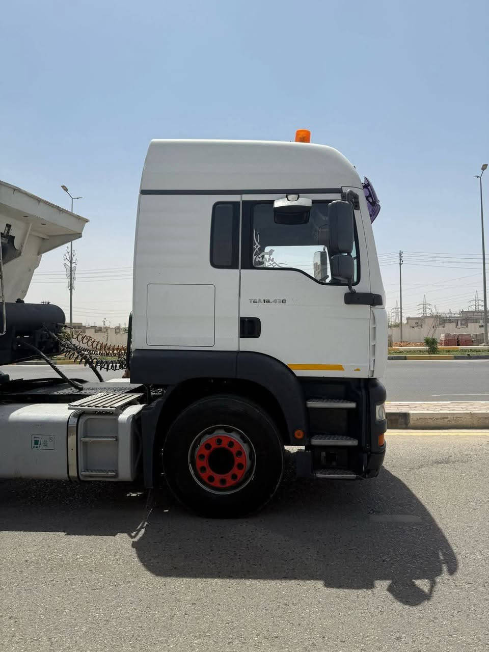 اسلام عليكم تريله مان. تيكه مربوطه راس عربانه مديل ٢٠٠٦ مكينه انجكتر جديده كير فتيس السيار   خير من الله  سنويه مجده   السعر ٢٨٠    هاتف *********** مكان كربلاء
