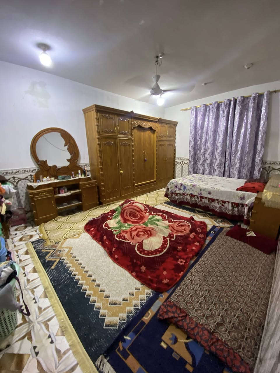 السلام عليكم بيت للبيع حواس حي العباس المساحه ١٥٠ متر غرفه نوم نوم صاله استقبال حمامات ومطبخ  ولقاط الفوك غرفه وصاله وحمام  اني مكلف بلنشر 

 لاستفسار لاتصال على لأرقام التأليه 

***********
***********ابو تراب الشمري
