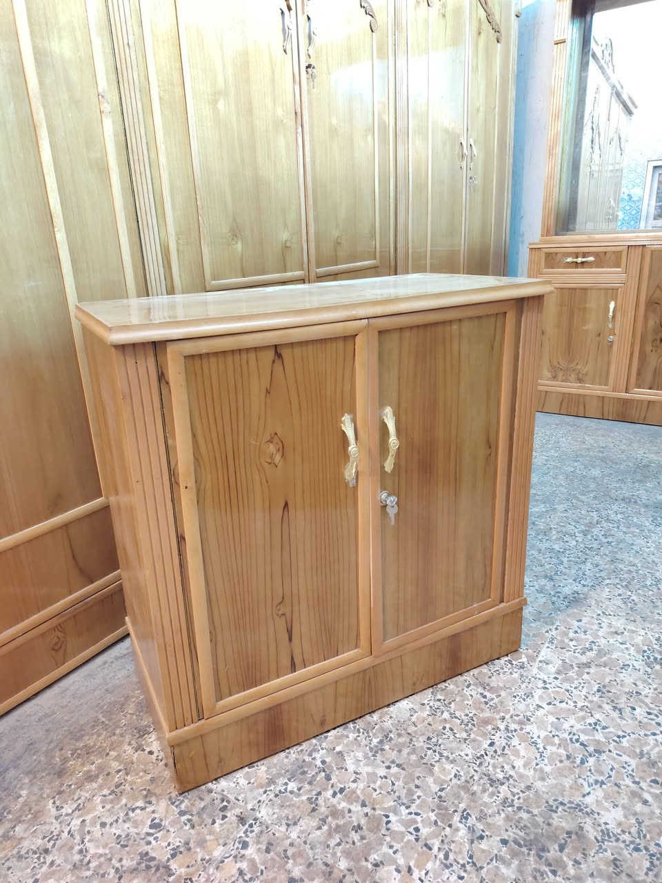 غرفه مستخدمه تزكام زان ام مسرح 6باب نضافه فرل مديل حديث معرض ابو عقيل ميسان حي رساله شارع ماطور قرب صيدليه حازم ***********نشتري جميع الغرف
