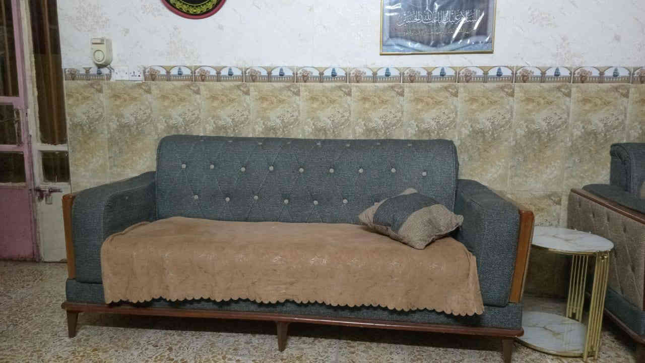 السلام عليكم تخم كامل 10 مقاعد نضيف كلش سعره 700 وبي مجال قليل مكاني بغداد الحسينيه ***********
