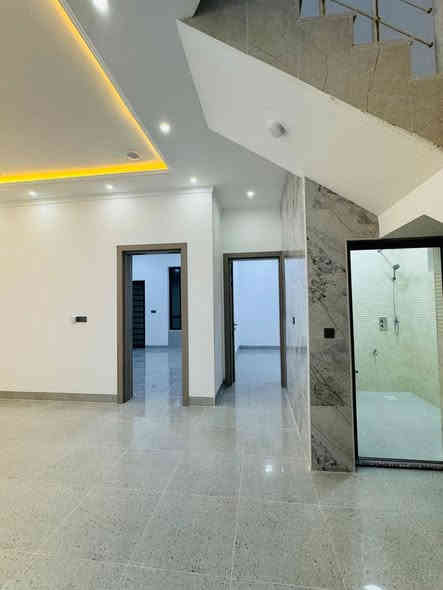 🏡 دار للبيع – الرمادي / شارع 40 خلف ماركت القيصر 

🔹 يتكون الدار من طابق ونصف 
•  غرفة نوم عدد 3 
• استقبال
• مطبخ حار وبارد 
• حمامات داخلية خارجية 
• كراج +حديقه
علماً  البيت صفر غير مسكون 

✅  بناء حجر  سنة البناء 2025

✅ الخدمات متوفره ماء كهرباء تبليط مولد وطنيه 
• شارع 8 متر تبليط 

📏 المساحة الكلية: 250 متر 

🔖 جنس العقار: طابو زراعي 

💰 #السعر  160  مليون – قابل للتفاوض.

ـــــــــــــــــــــــــــــــــــــــــــــــــــــ

للمزيد من التفاصيل يمكنكم زيارة مكتبنا 

مكتب سنتر 40 للعقار 
   في  الرمادي  شارع 40  مقابل ماركت القيصر 

او الاتصال على الارقام التالية  

 ***********   فراس  
 ***********   أبو جود 
 ***********   أحمد 
 

نستقبل من حضراتكم كافة العروض العقارية 

رضاكم أهم أهدافنا
